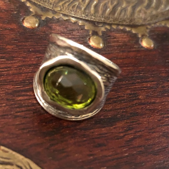 Magnolia Sterling Silver Green Glass Ring - Picture 2 of 10